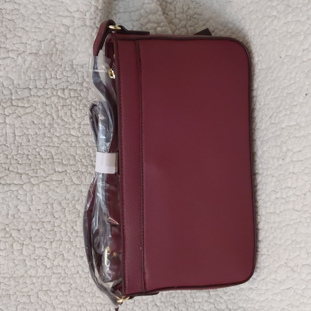 NWT - London Fog - Evalyn Multi Crossbody bag - RUBY - Picture 3 of 7